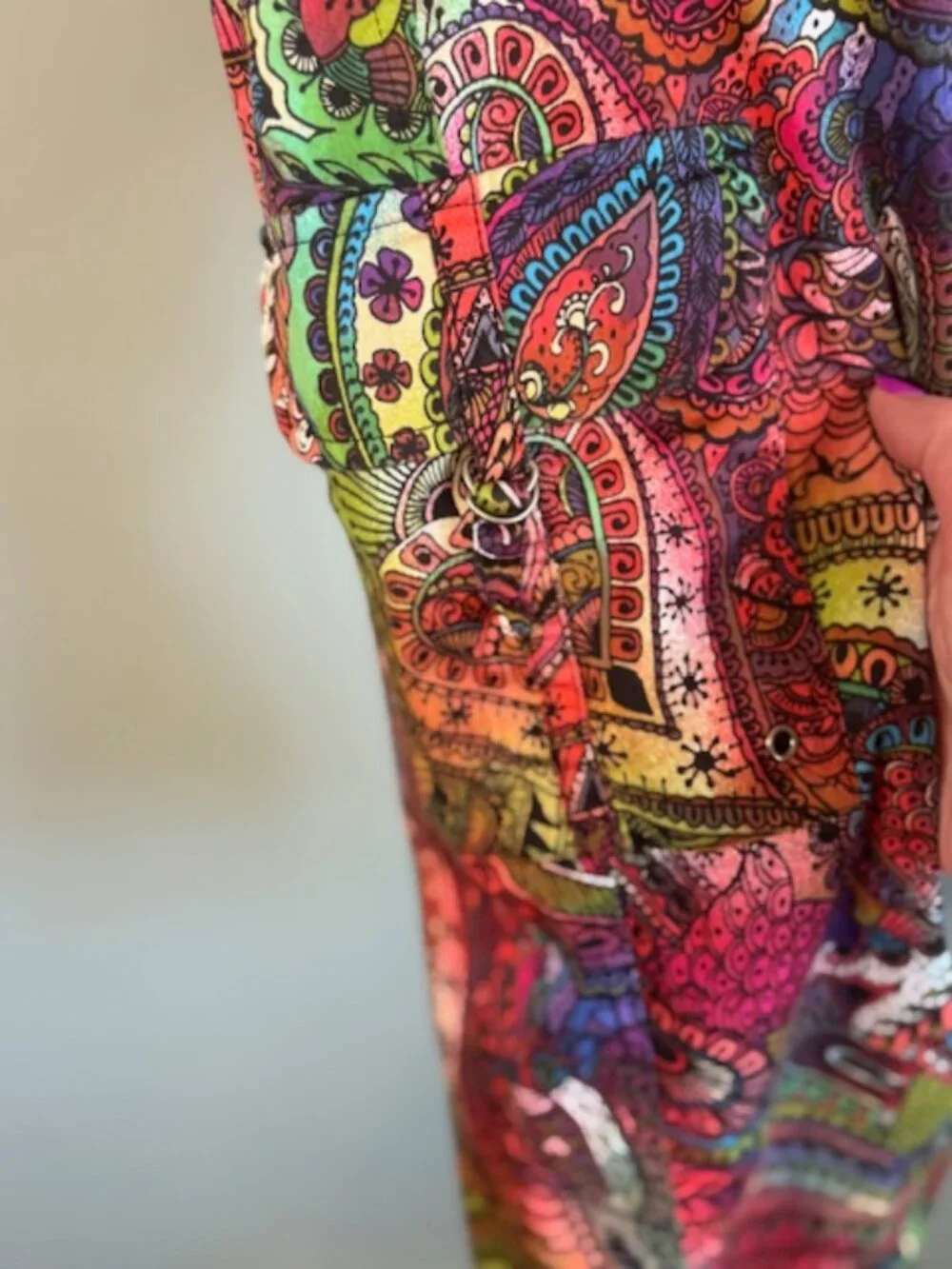 Vibrant Chico's Multi-Color Paisley Crop Cargo Pants - Size 2.5/L/14 - Picture 9 of 10